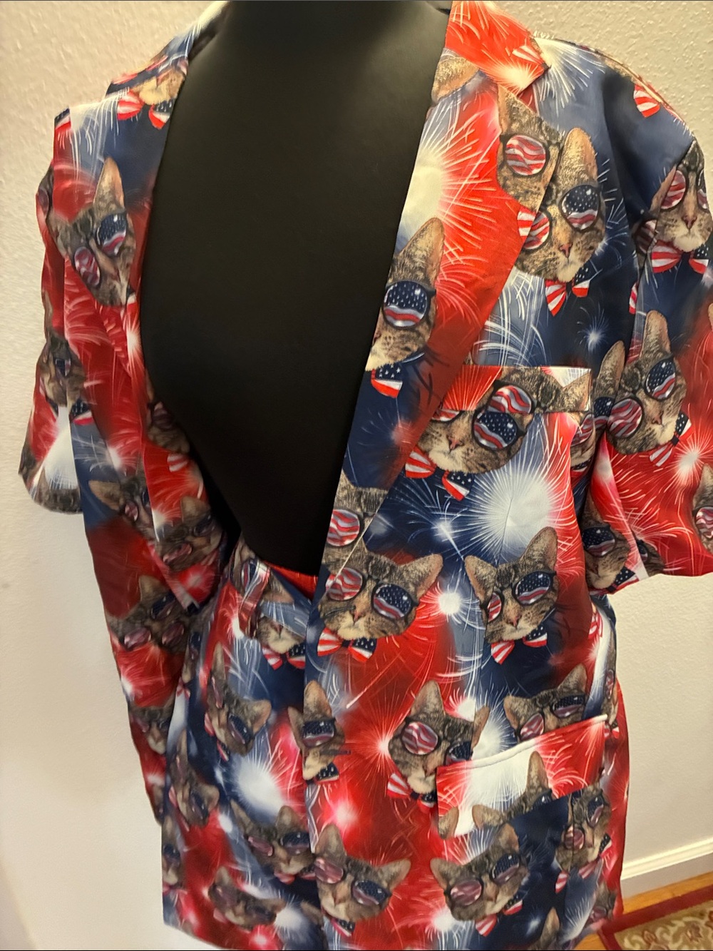 Fourth of July America Cat Print 2PC Shorts/ Suit jacket is 46R shorts 38-40”
